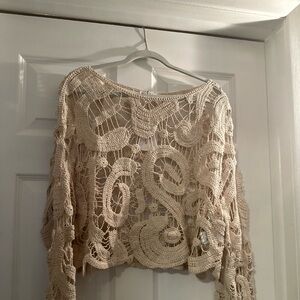 Beautiful crochet top long sleeves. Same top worn by Taylor Swift. See picture.